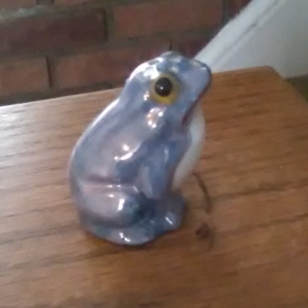 Lusterware Frog - Picture 4 of 7